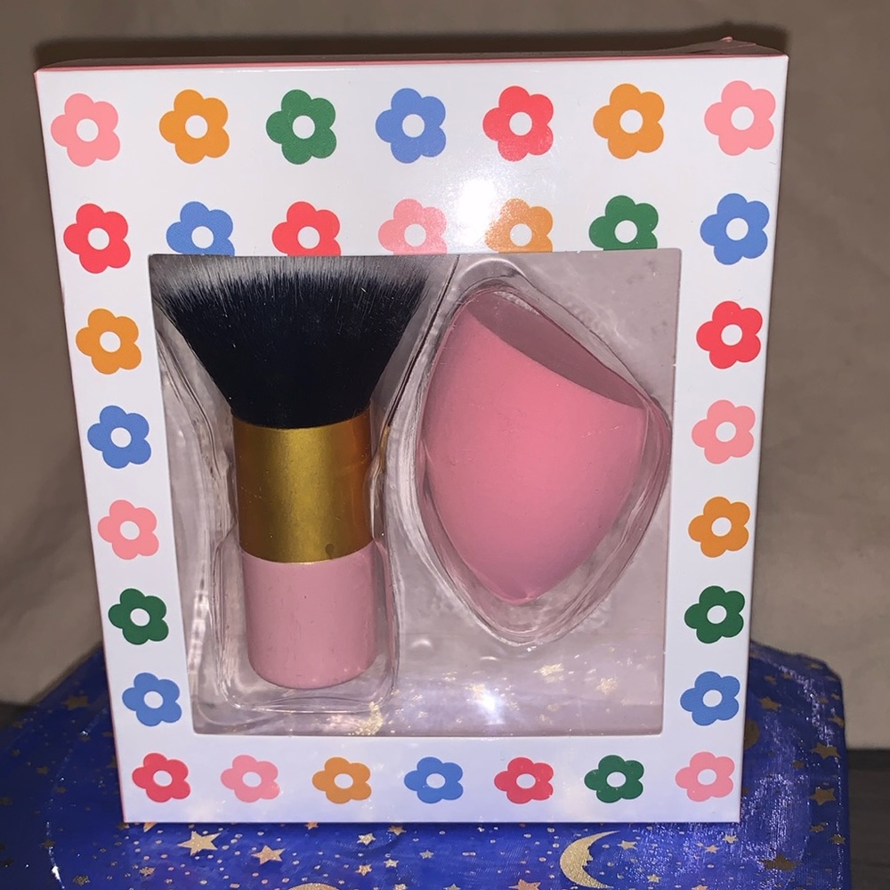 SEALED BOX / BRAND NEW Kabuki Brush & Sponge Set